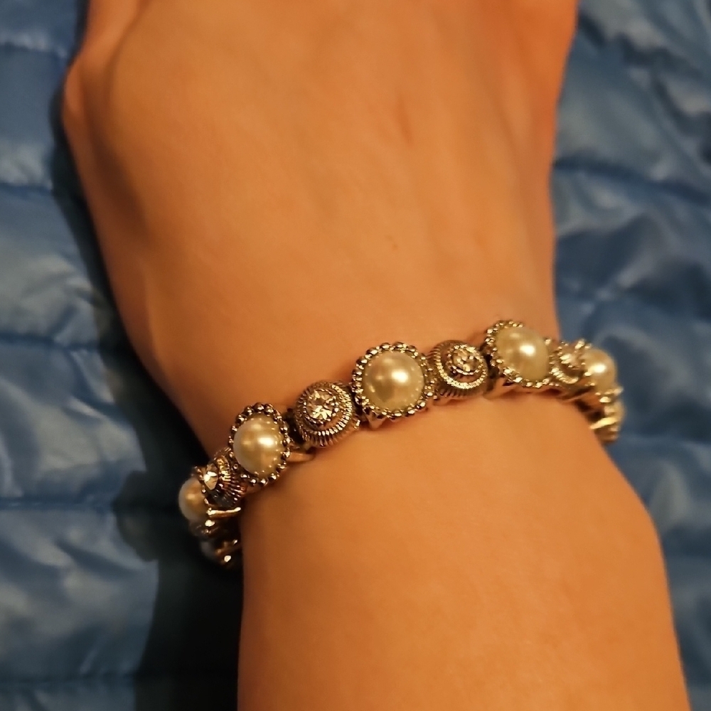 Faux Pearl and Silver Tone Stretch Bracelet